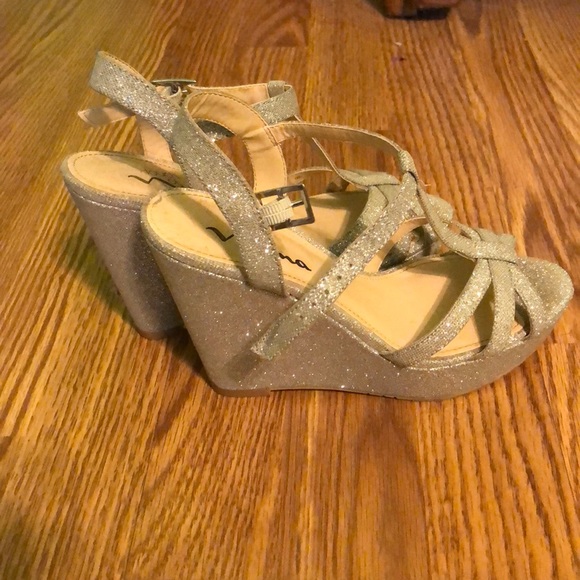 Heels - Picture 3 of 3